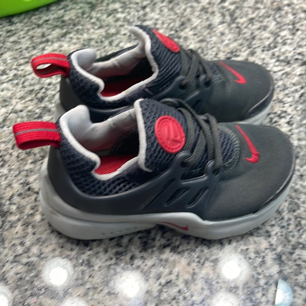 Nike, size 9, toddler running shoe. This item is used, but in goos condition.